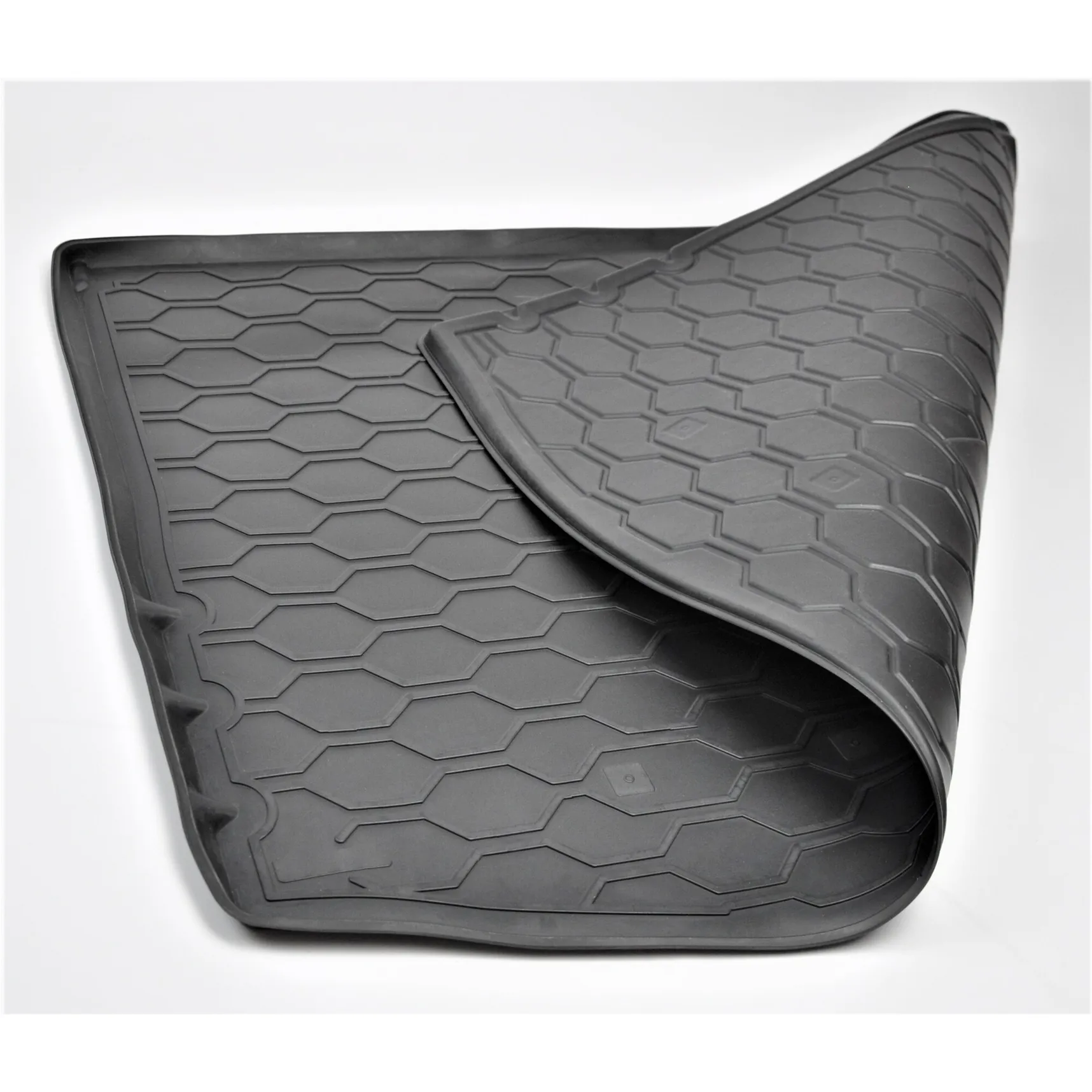 Коврик в багажник Suzuki SX4 II (SX4 New) 2013-2021 полиуретан COMFORT 47.04.502.VPL