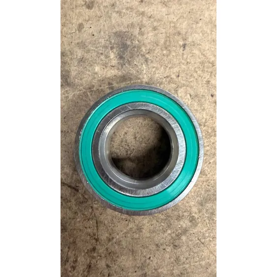 Подшипник ступицы передний, Уценка VW/AD(+стопор+болт) SKF VKBA 1356-N0 Уценка