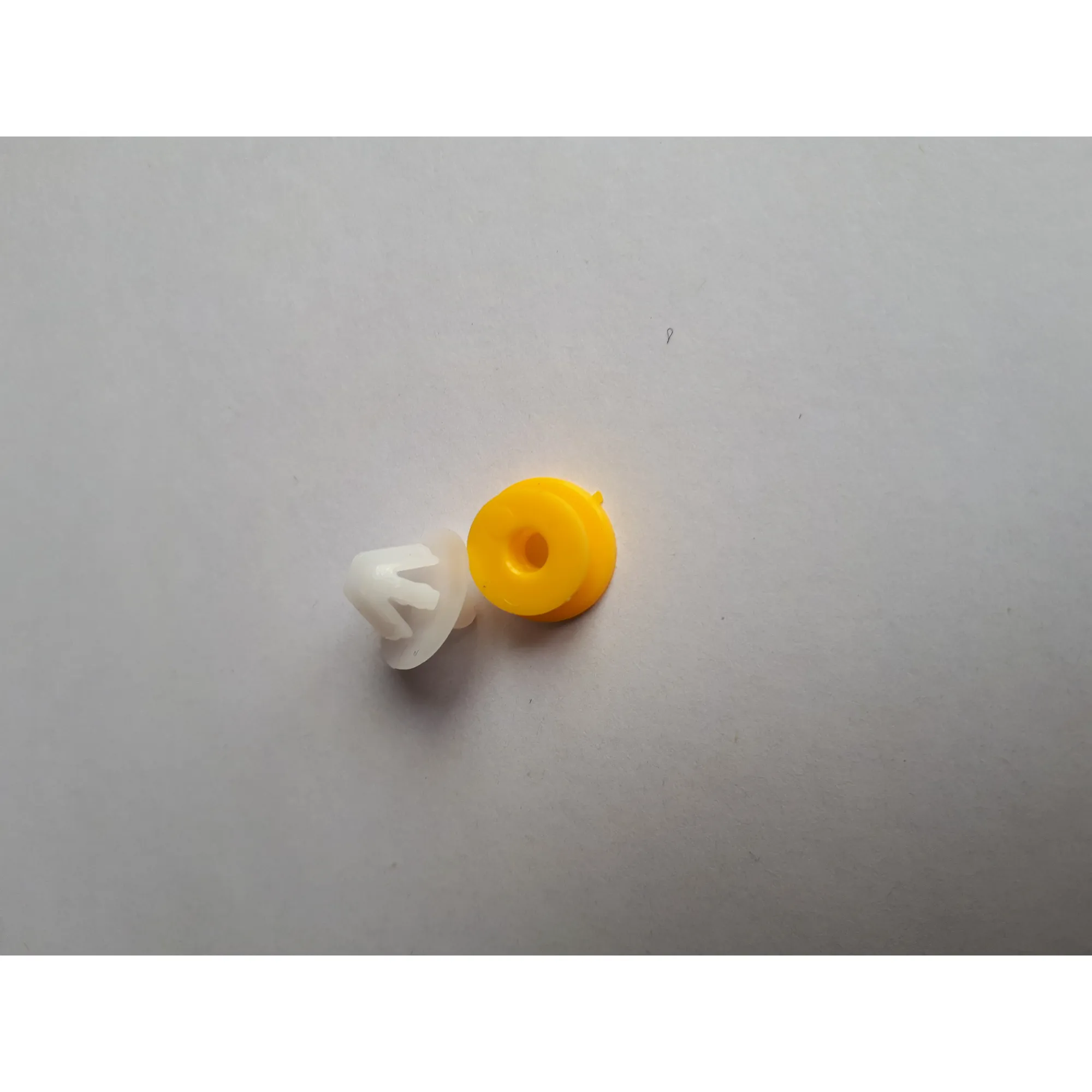 Пистон (клипса) молдинга LADA LARGUS УНИП СЕРВИС LR106830