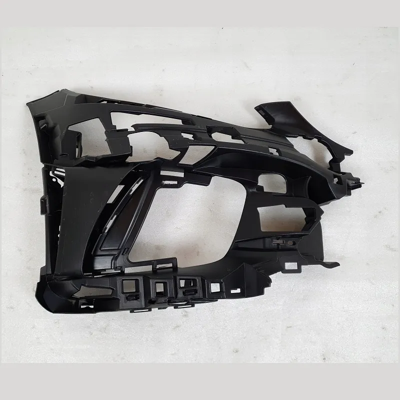 Кронштейн бампера передн AMG верх прав MERCEDES W205 19- GOOD GO MB0518UR