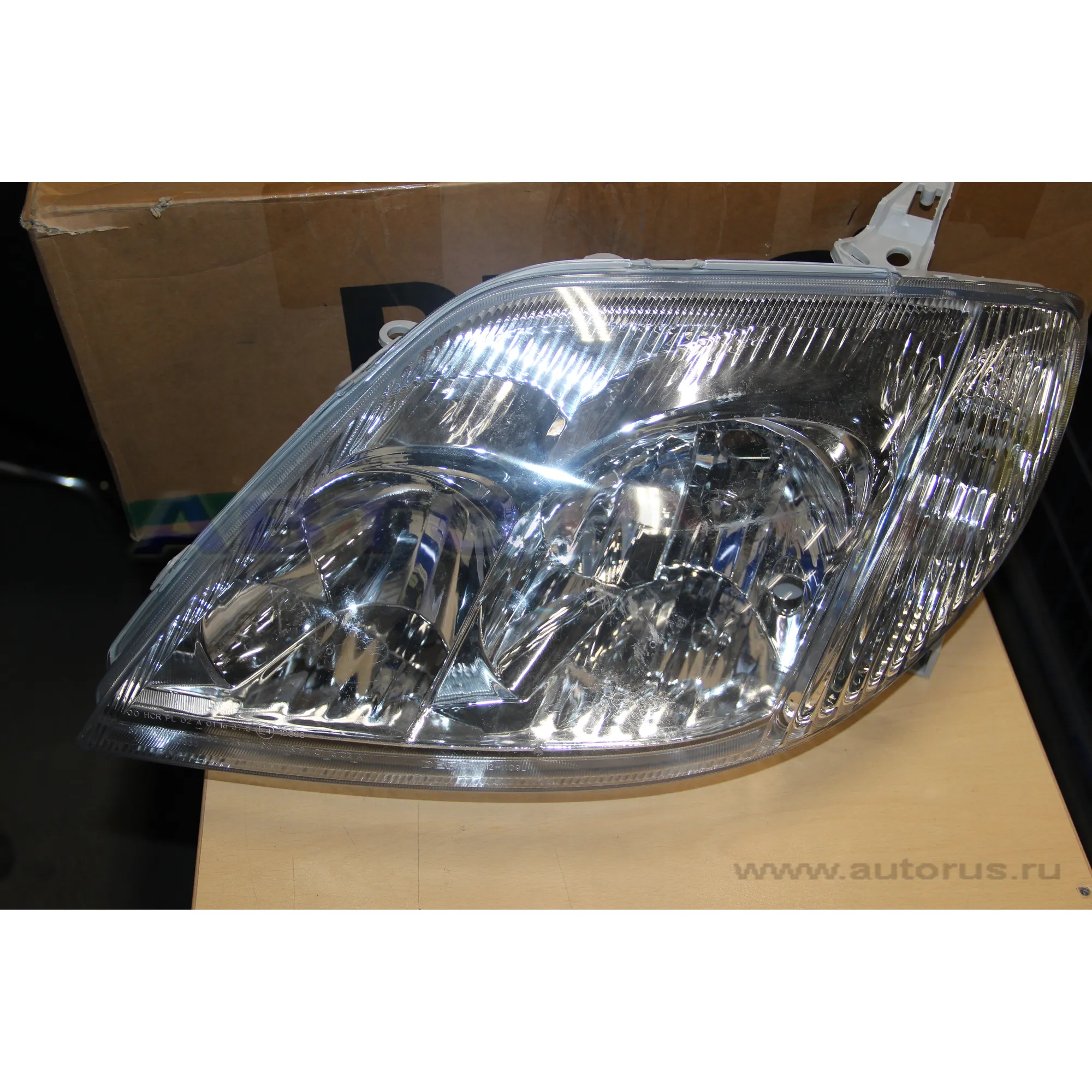 Фара L, Уценка TOYOTA Corolla 01-03 DEPO 212-11C9L-LD-E-N0 Уценка
