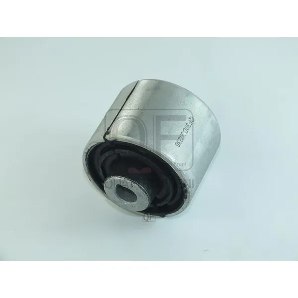 Сайлентблок рычага подвески QUATTRO FRENI QF30D00236