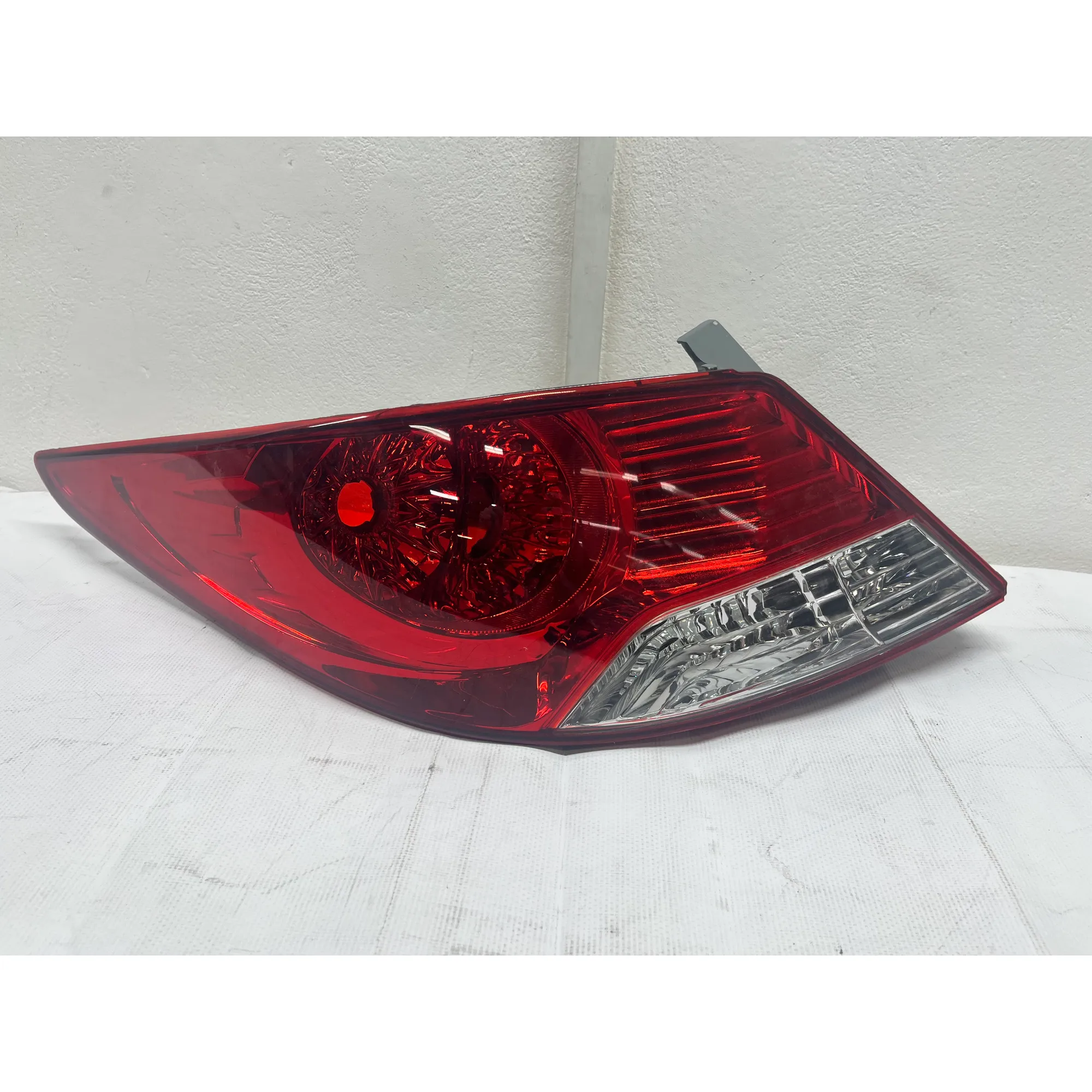Фонарь задний левый HYUNDAI Solaris (11-14) седан, Уценка HYUNDAI Solaris (11-14) седан NSP NSP02924011R020-N0 Уценка
