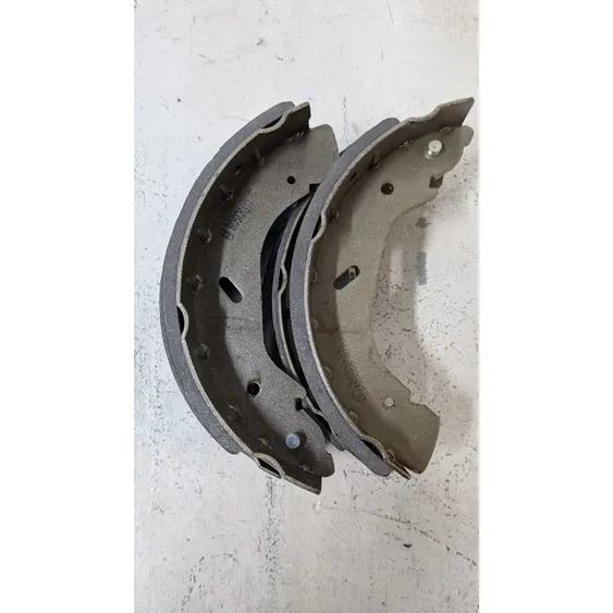 Колодки барабанные, Уценка FORD Transit 2.0-2.4L 2000-> BOSCH 0 986 487 612-N1 Уценка