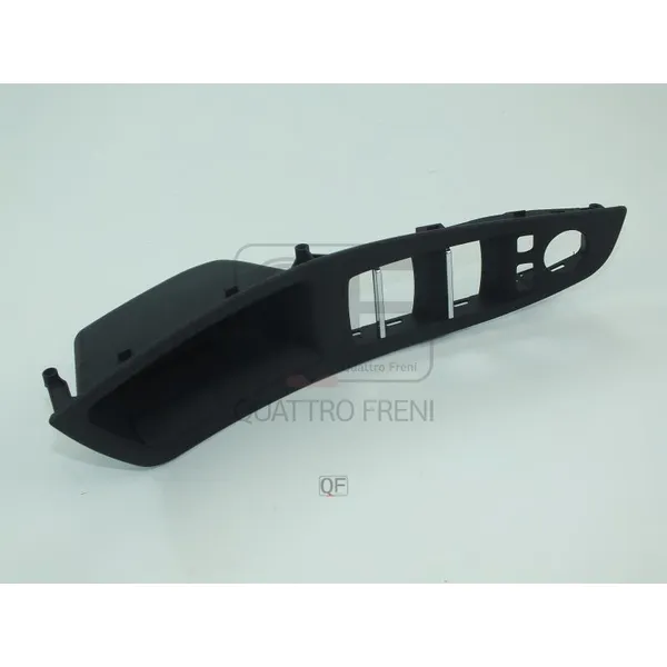 Накладка кнопок двери FR LH черная QUATTRO FRENI QF04R00072