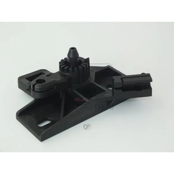 Кронштейн ручки капота QUATTRO FRENI QF42G00117