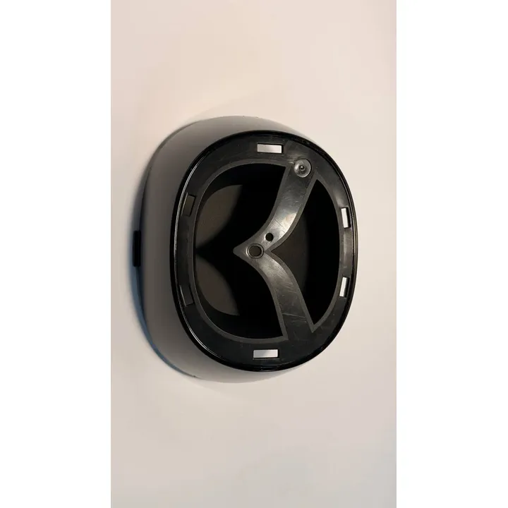 Основание эмблемы решетки радиатора, Уценка MAZDA KB8A50721-N0 Уценка