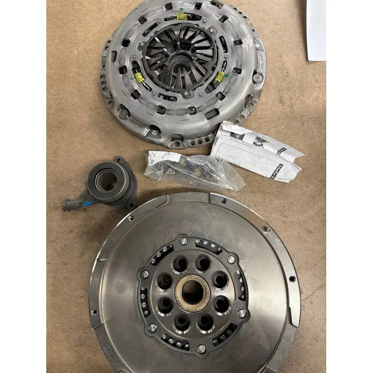 Сцепление в сборе (с маховиком), Уценка FORD Transit 00-06 mot.2,4TDCI LUK 600 0173 00-N0 Уценка