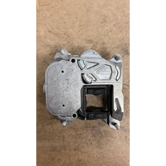Опора АКПП, Уценка AUDI A6(C7) VAG 4M0 399 153 AE-N0 Уценка