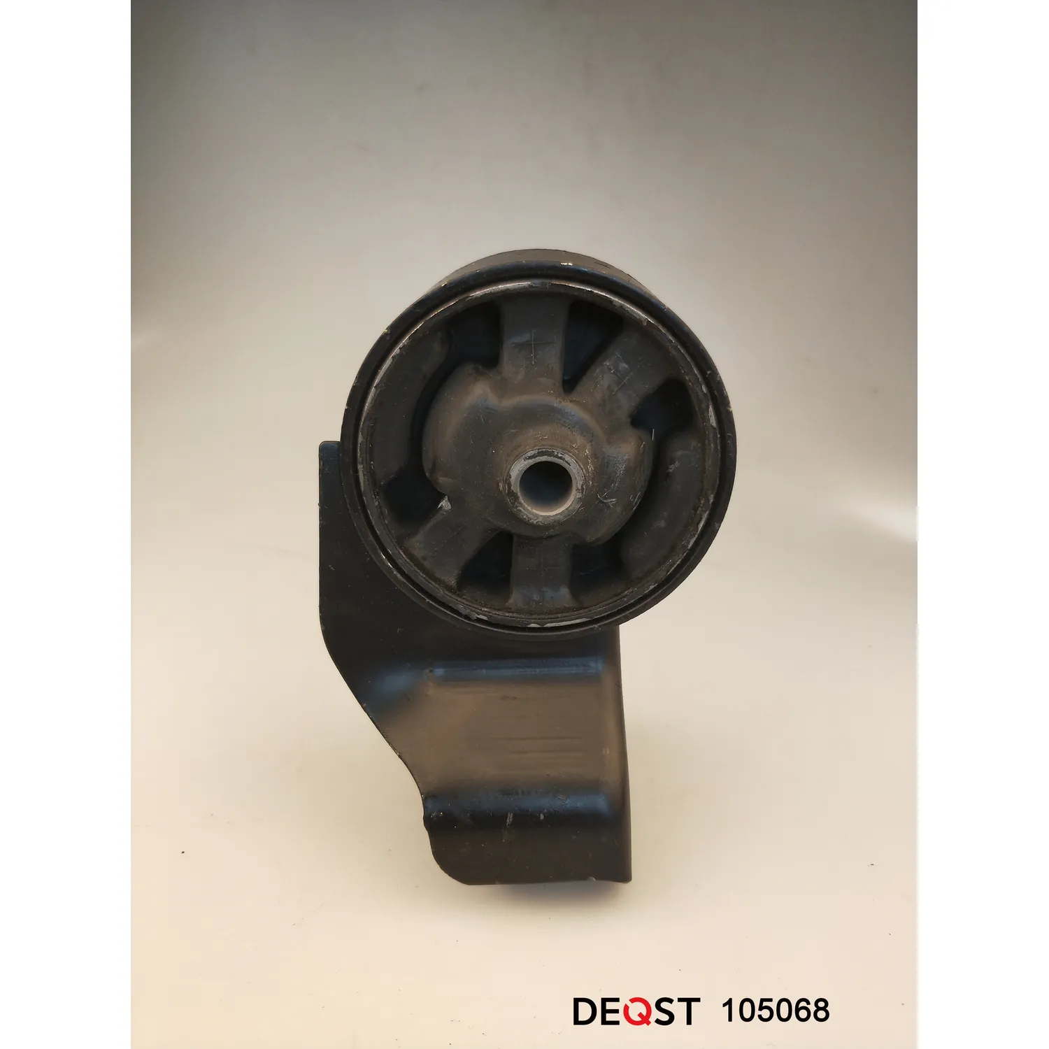Опора двигателя задняя. HYUNDAI ELANTRA (XD) ELANTRA (XD) 06.00-10 DEQST 105068