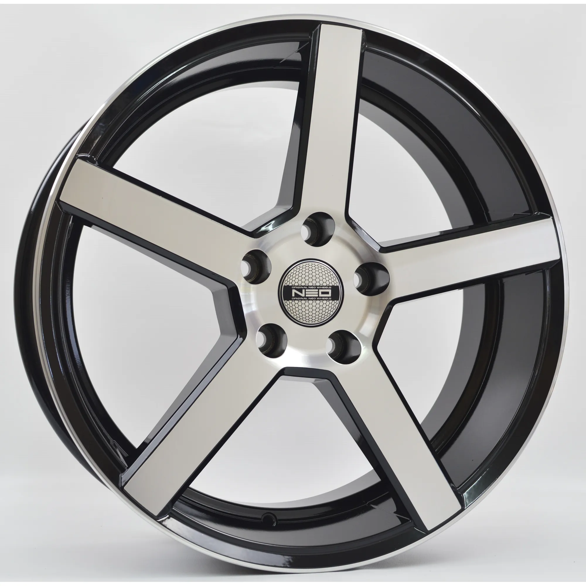Диск литой R18 7.5J 5x114.3/67.1 ET35 NEO V03 BD NV03-1875-7518-671-5x1143-35BD
