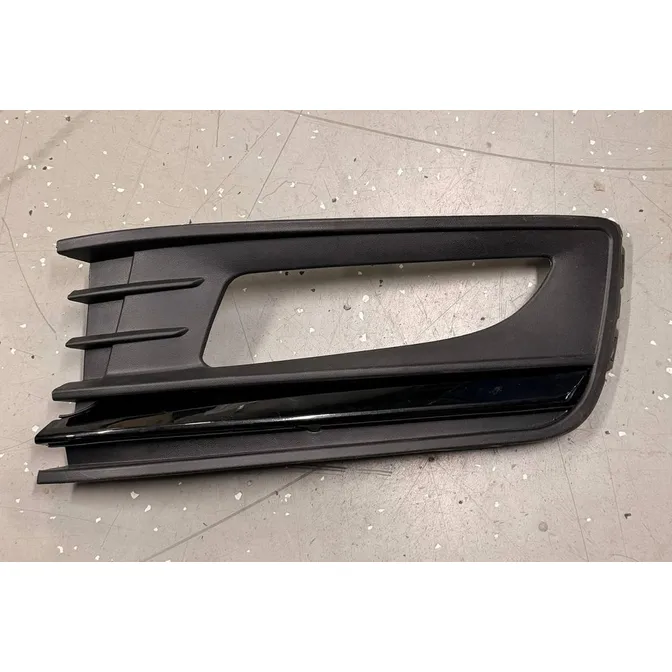 Рамка фары противотуманной левой VOLKSWAGEN Polo V sedan (15-20) (черная), Уценка VW Polo Sedan II 2015-> NSP NSP086RU854661DBUS-N0 Уценка
