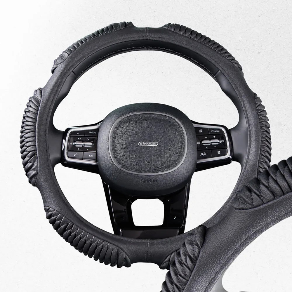 Оплетка руля SKYWAY кожаная 6 подушечек Черная рельефная ECO (М) SKYWAY S01102223