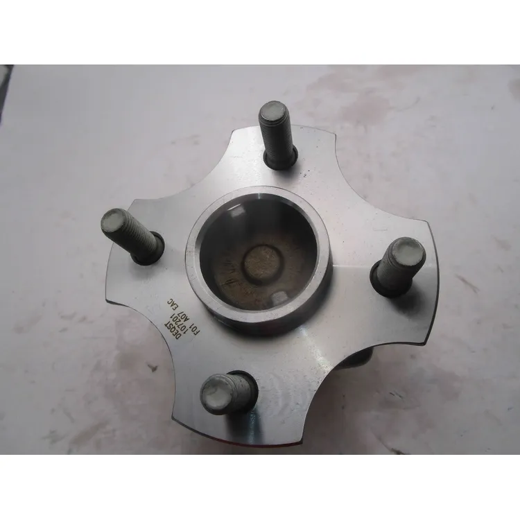 Ступица колеса с подшипником задняя TOYOTA COROLLA (E12) 1,4 VVTi-2,0D -02.2007 DEQST 107201