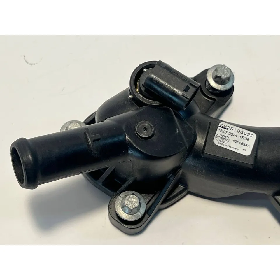Патрубок системы охлаждения, Уценка GM/OPEL mot.1.4L GENERAL MOTORS 25193922-N3 Уценка