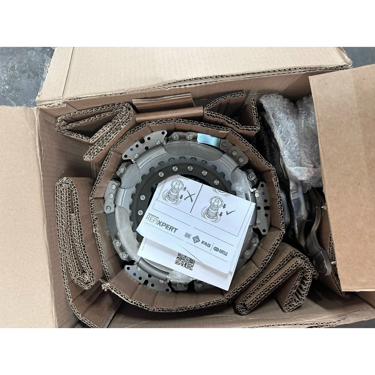 Сцепление в сборе, Уценка VAG+Skoda 03-> /Type S-Tronic & DSG LUK 602 0006 00-N5 Уценка