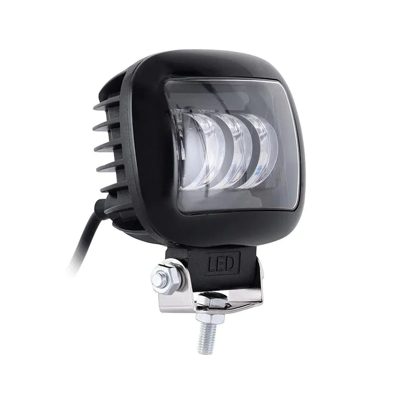 Светодиодная фара ВЫМПЕЛ WL-330 кв. мет. корп., LENS, 3 LED, 45W
