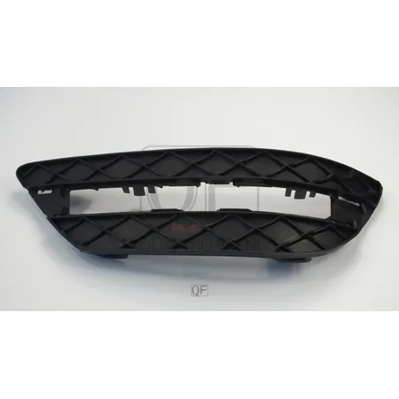 Рамка противотуманной фары RH QUATTRO FRENI QF01M00028