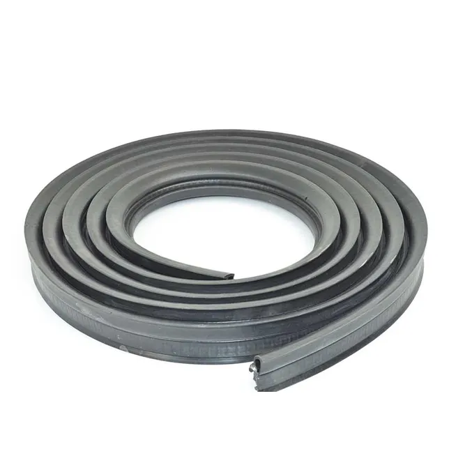 Уплотнитель крышки багажника F?ESTA 08-17 BSG BSG 30-936-040