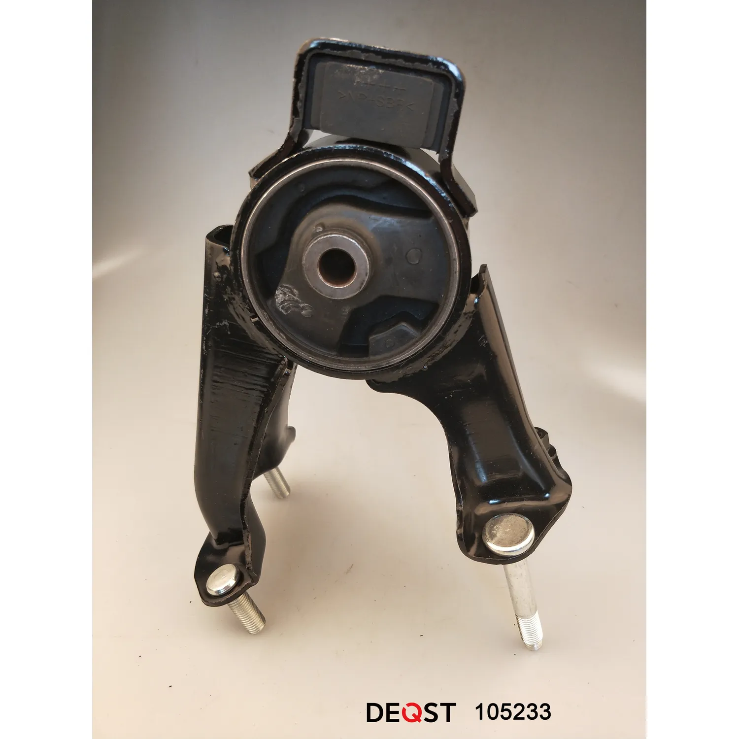 Опора двигателя задняя. TOYOTA COROLLA (_E12_) COROLLA (_E12_) 08.02-12.06 DEQST 105233
