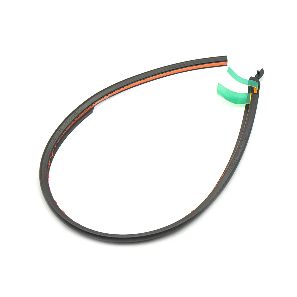 Уплотнитель задней двери R TOYOTA LC200/LEXUS LX570 67895-60030