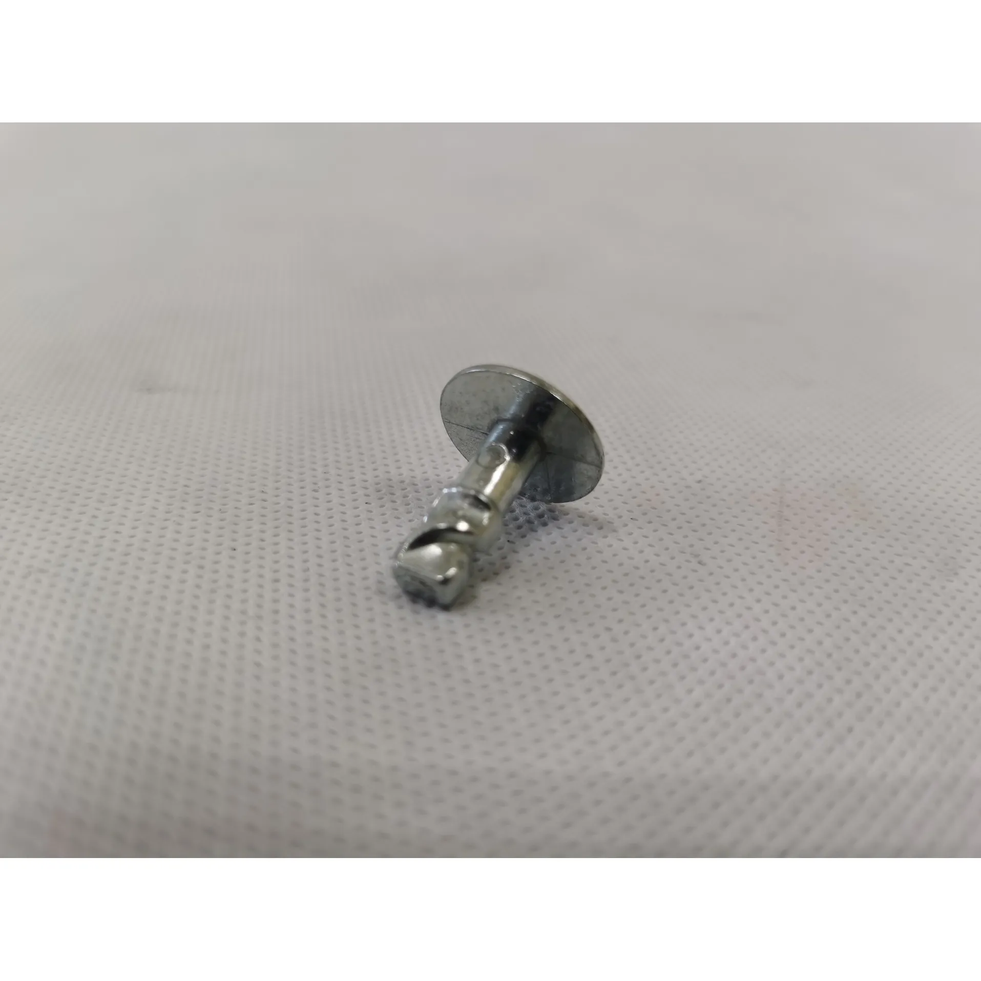 Крепеж защиты двигателя UkorAuto UAV8D05121B