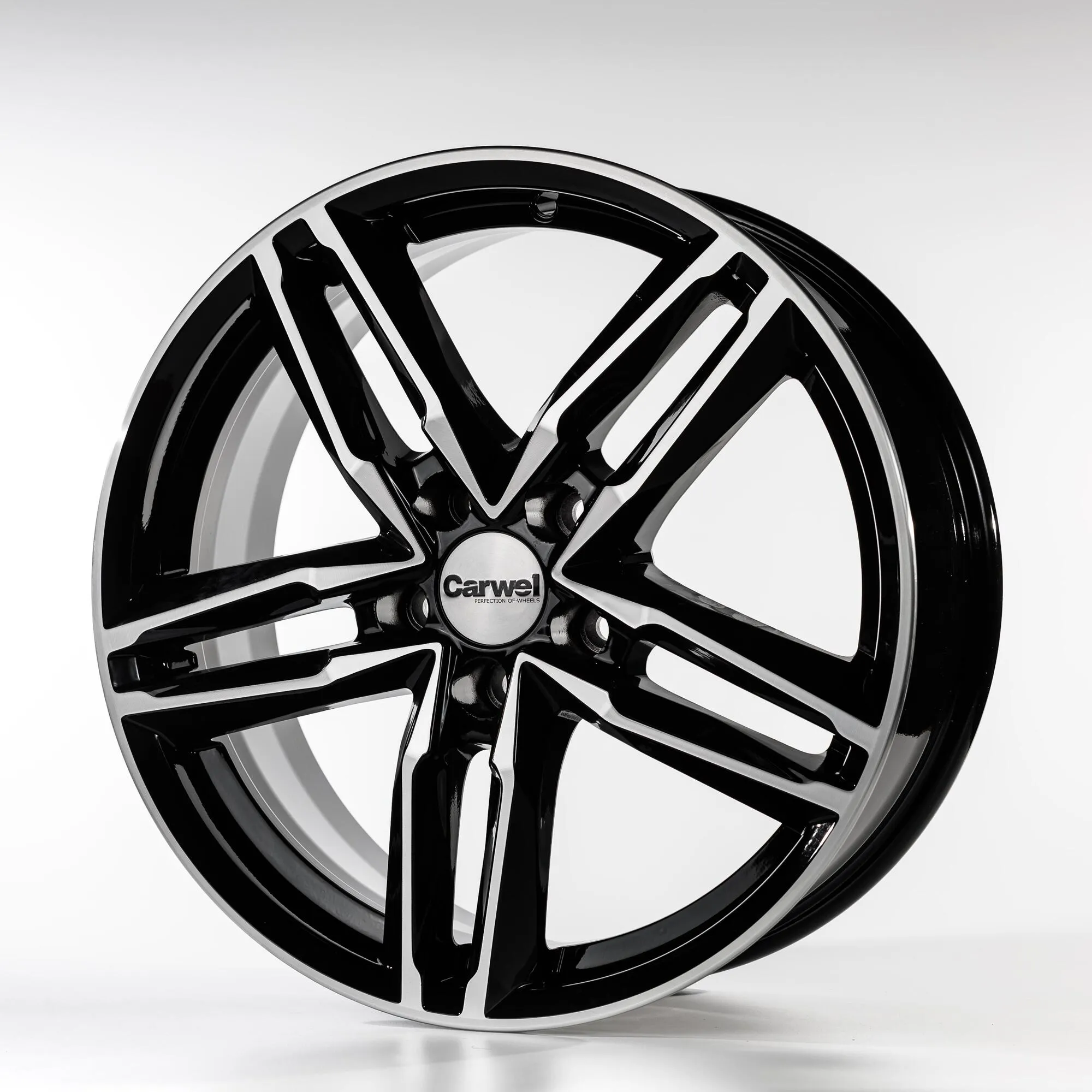 Диск литой R18 7.5J 5x115/70.2 ET40 Carwel Малык 140 AB 00098550