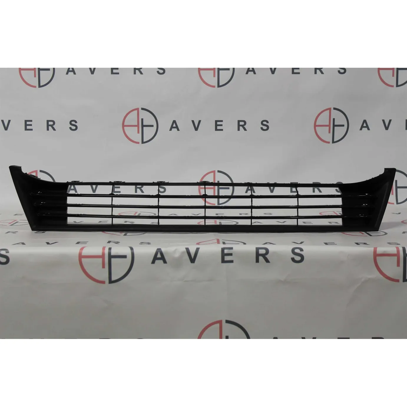 Решетка переднего бампера AVERS 5311202470AV