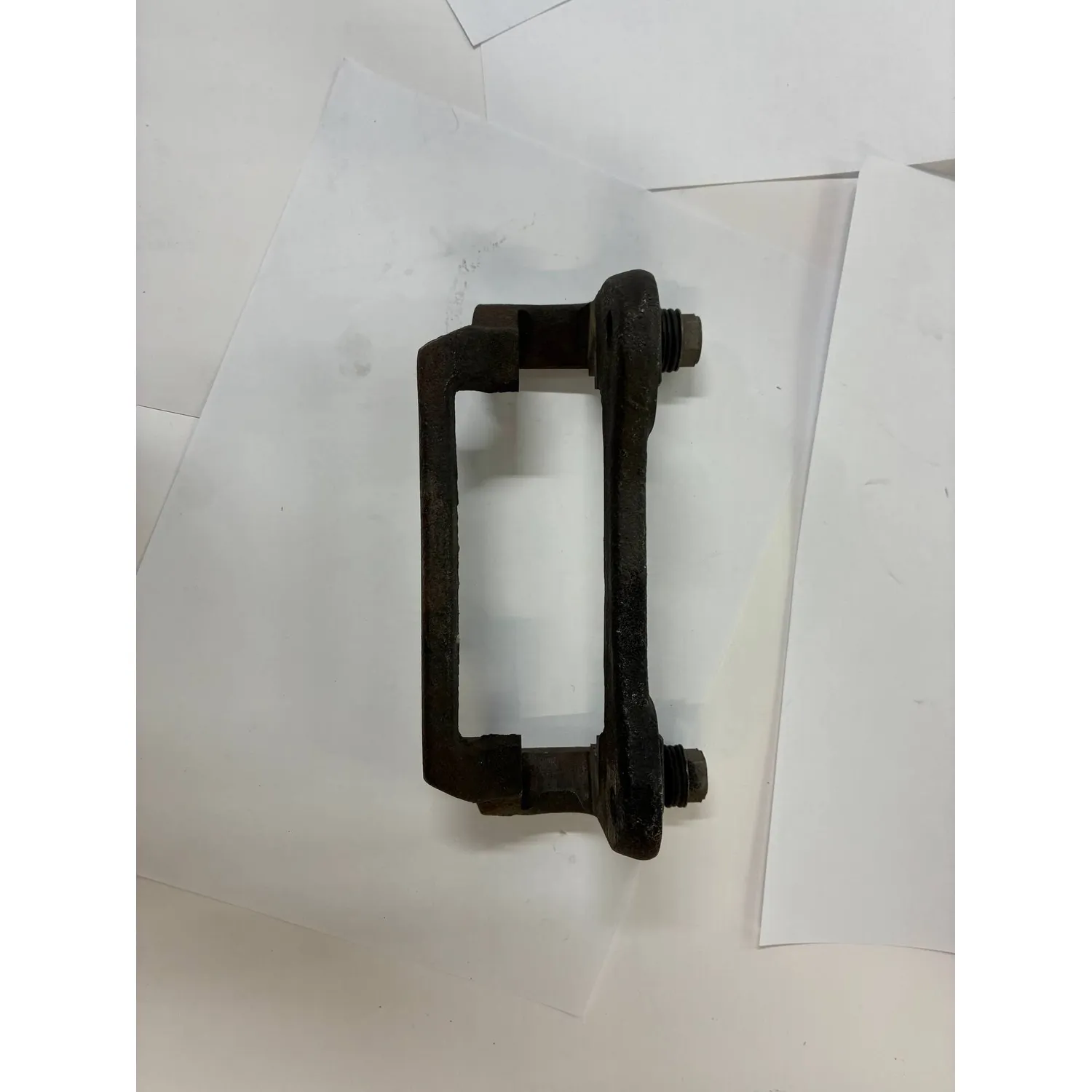 Скоба супорта для а/м Волга, Газель с пальцем, Уценка ГАЗ 3105-3501210-N1 Уценка