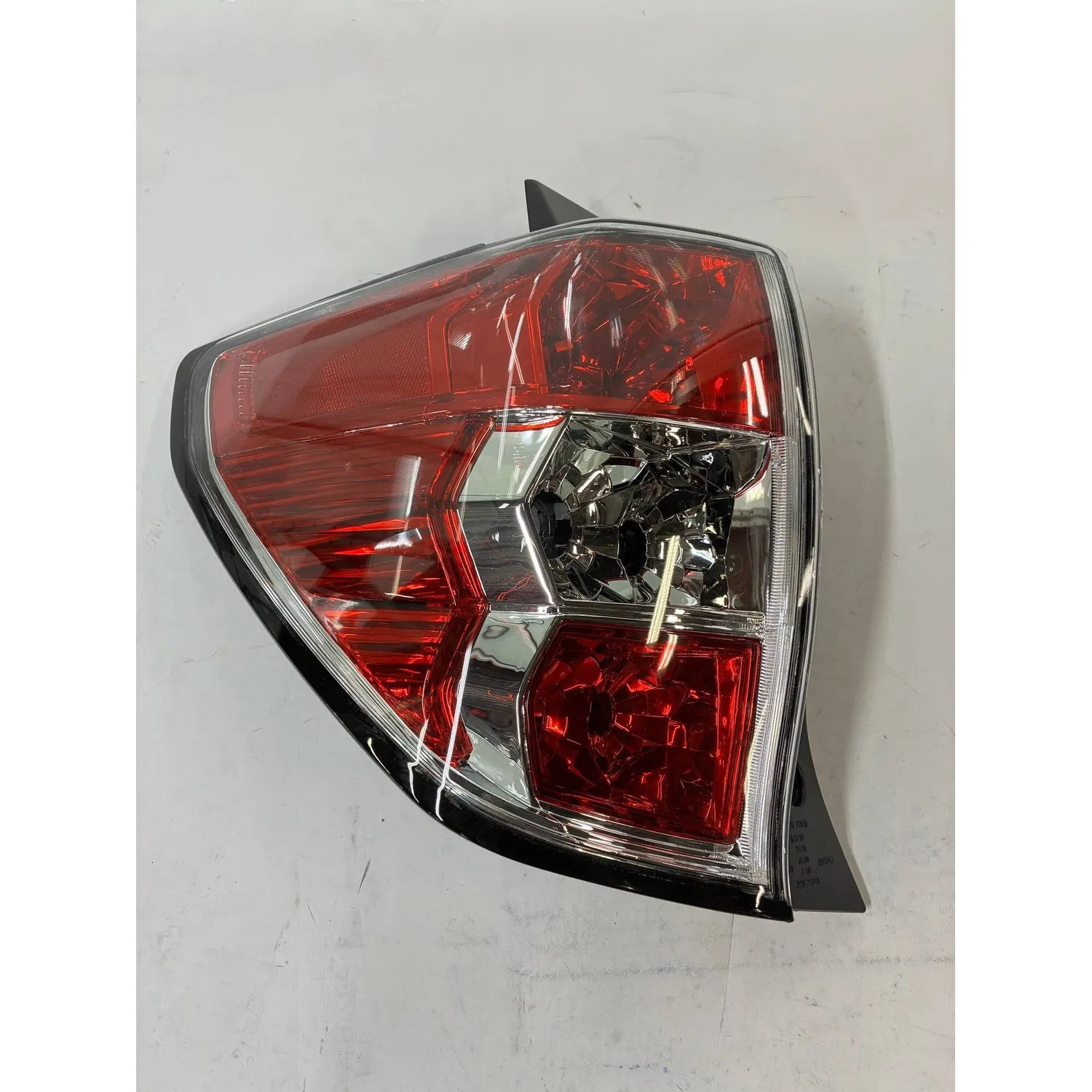 Фонарь задний SUBARU FORESTER 08-13 LH, Уценка SAT ST2201908L-N0 Уценка