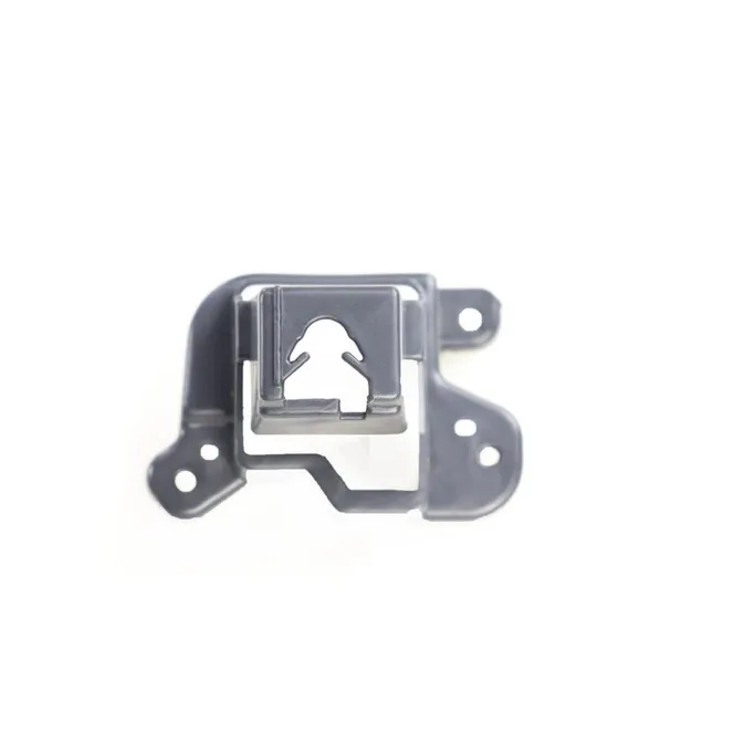 Кронштейн крепления решетки радиатора Лев. Mazda M3 2013-2016 DoCar BHN150163DCR