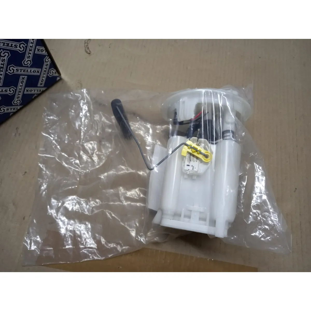 Насос топливный электрический в сборе 3.0 bar Nissan Kubistar 1.2i STELLOX 10-01728-SX