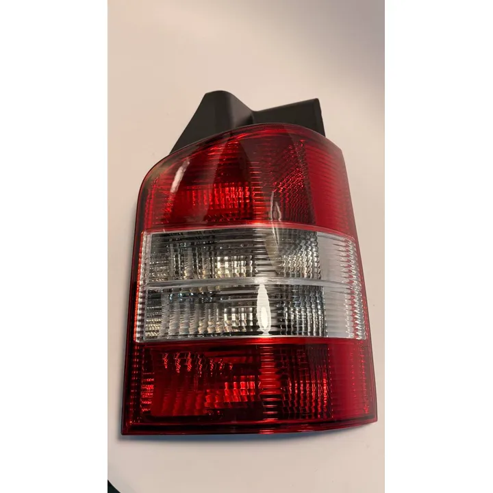 Фонарь задний R, Уценка T5 04-10 BSG BSG 90-805-003-N0 Уценка