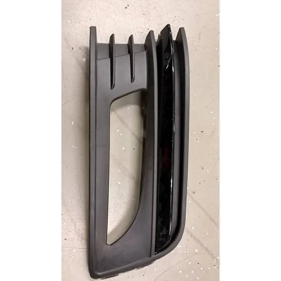 Рамка фары противотуманной правой VOLKSWAGEN Polo V sedan (15-20) (черная), Уценка VW Polo Sedan II 2015-> NSP NSP086RU854662DBUS-N0 Уценка