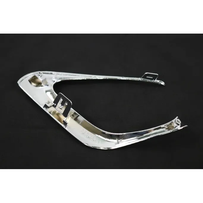 Накладка фары противотуманной Прав. хром Toyota Camry 2015- DoCar 2139563-DCR