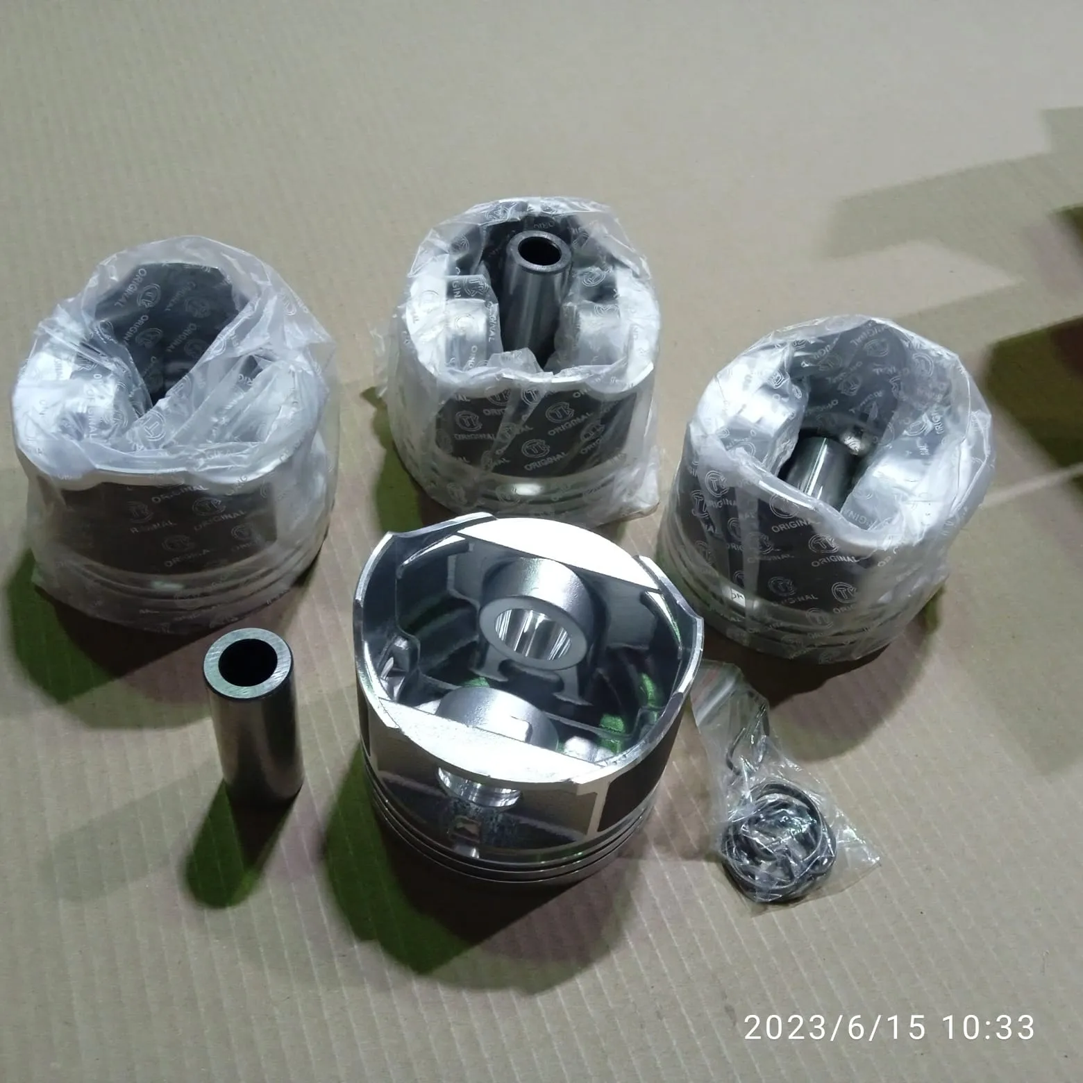 Комплект поршней 100,5 мм (для дв. умз-421, бензин) УАЗ 042100100401721