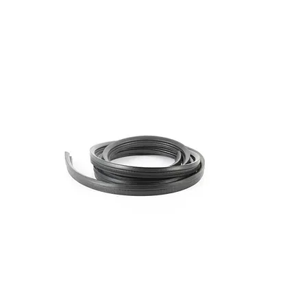 Уплотнитель крышки багажника F?ESTA 02-08 BSG BSG 30-936-042