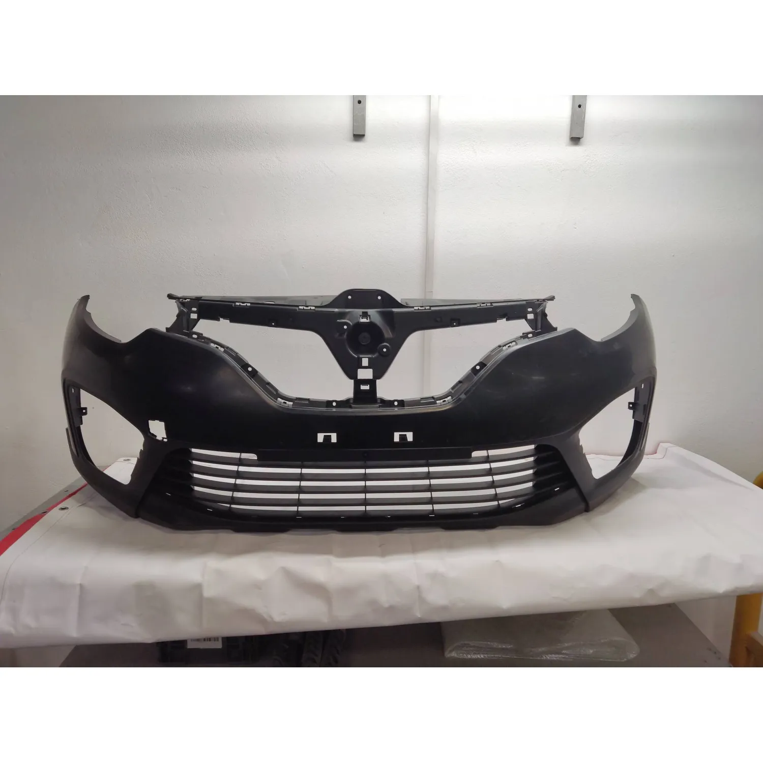 Бампер передний, Уценка RENAULT KAPTUR (2016>) 6202 225 35R-N2 Уценка