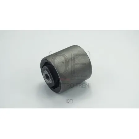 Сайлентблок переднего продольного рычага QUATTRO FRENI QF30D00166