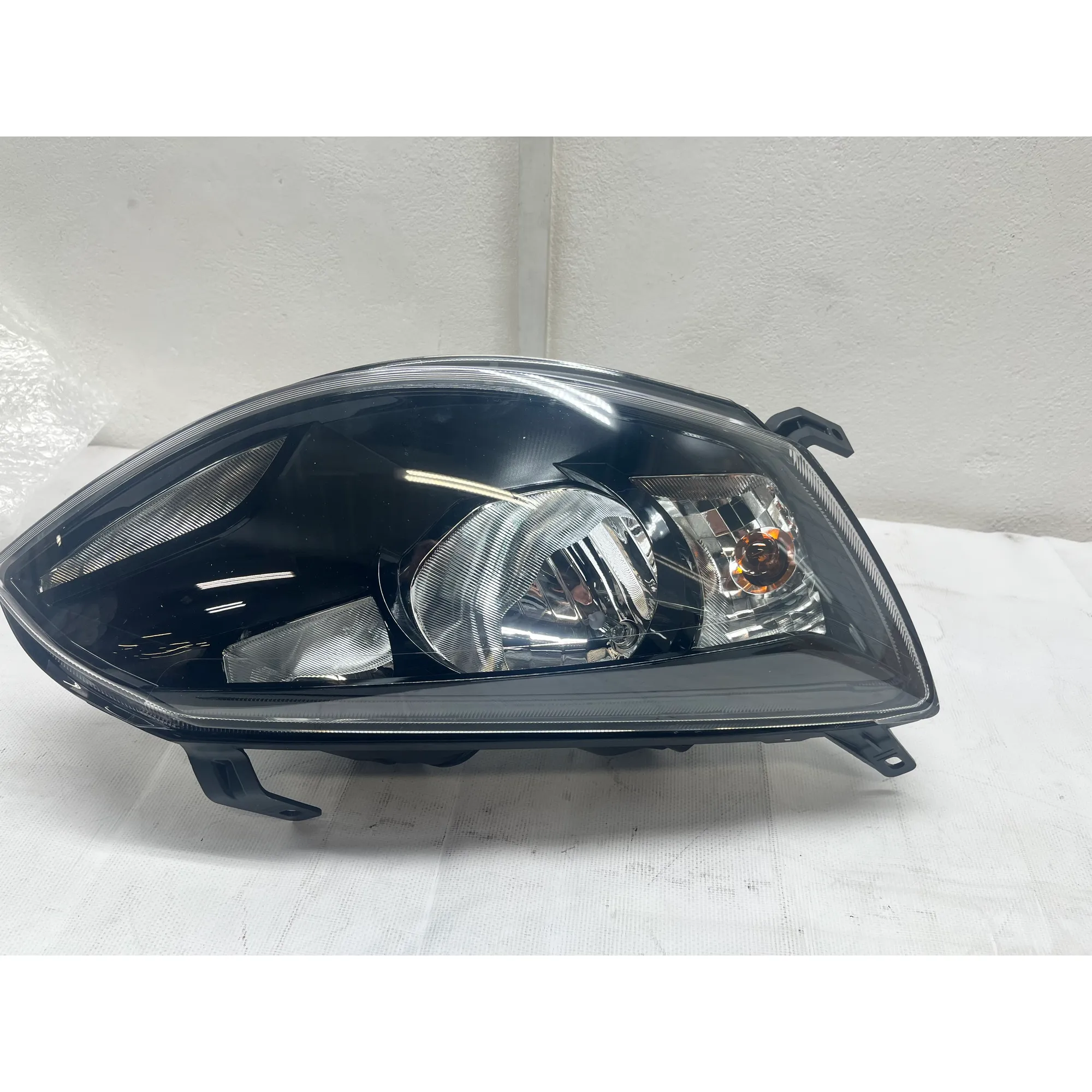 Блок-фара правая LADA Kalina 2, Уценка LADA 21920371101000-N6 Уценка
