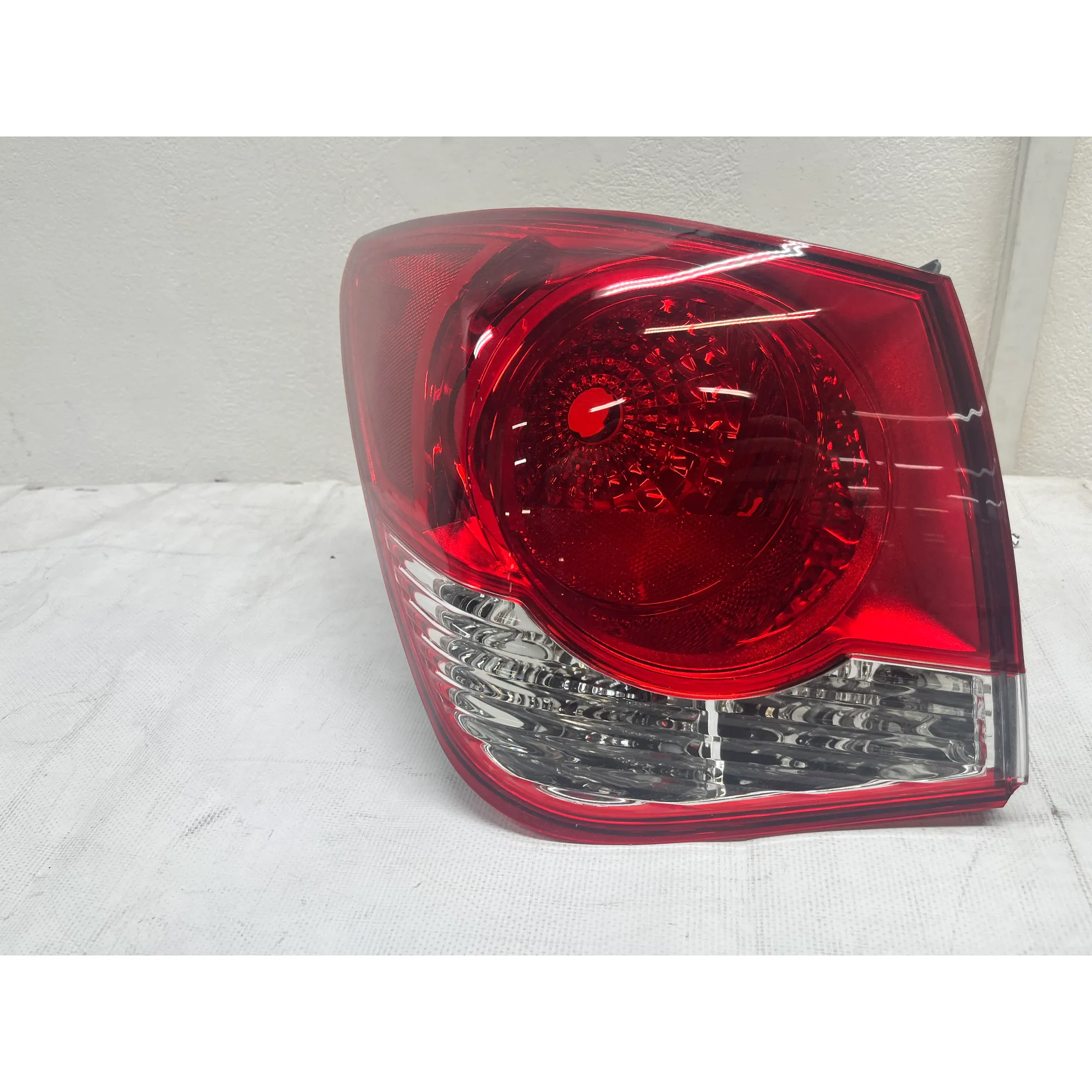 Фонарь задний левый наружный CHEVROLET Cruze (09-12), Уценка CHEVROLET Cruze (09-12) NSP NSP0196829827-N0 Уценка