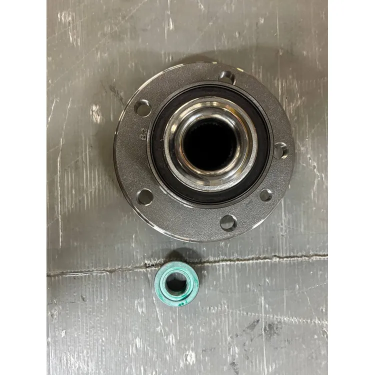 Ступица передняя в сборе L=R, Уценка для VW T5/Multivan 03-> SKF VKBA 3646-N0 Уценка