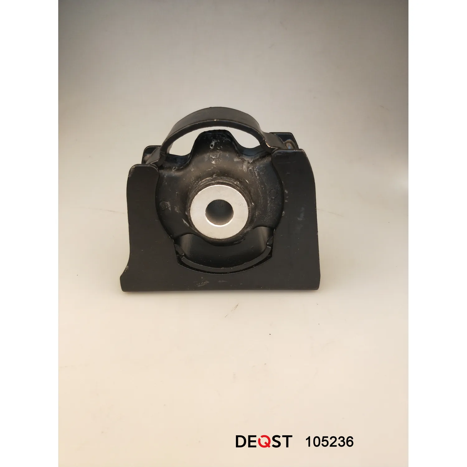 Опора двигателя передняя. TOYOTA COROLLA (_E15_) COROLLA (_E15_) 01.07- DEQST 105236